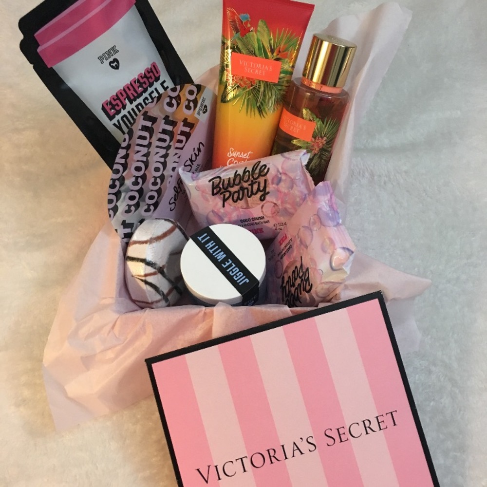 Victoria’s Secret Gift Bundle Fragrance and lotion